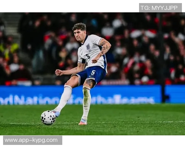 奥赖利英格兰队首秀精彩纷呈斯通斯亲自颁发纪念帽子致敬新星 奥赖利英格兰队首秀精彩纷呈斯通斯亲自颁发纪念帽子致敬新星