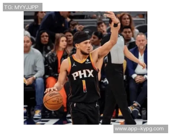 布克外线手感冰凉三分球失准却依然砍下27分助攻表现抢眼