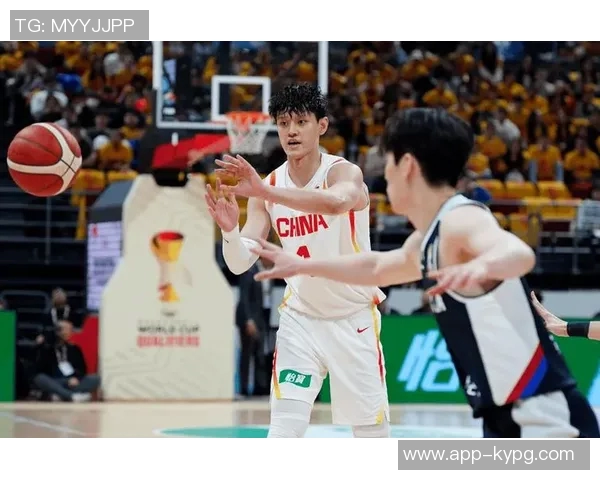 曾凡博回防失位被狄龙三分命中比赛局势瞬息万变