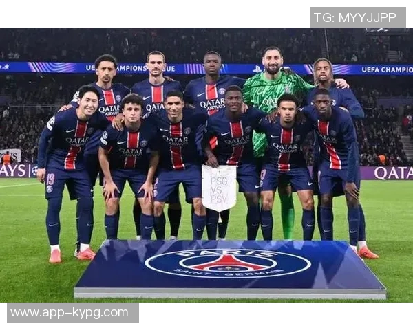 巴黎圣日耳曼球迷热烈庆祝李刚仁与阿什拉夫荣获大奖