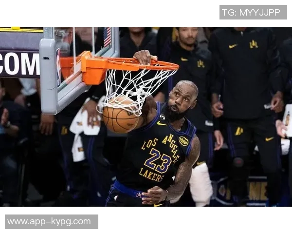 老詹是否该放弃背靠背比赛以保护身体女主持分析其对数据的执念